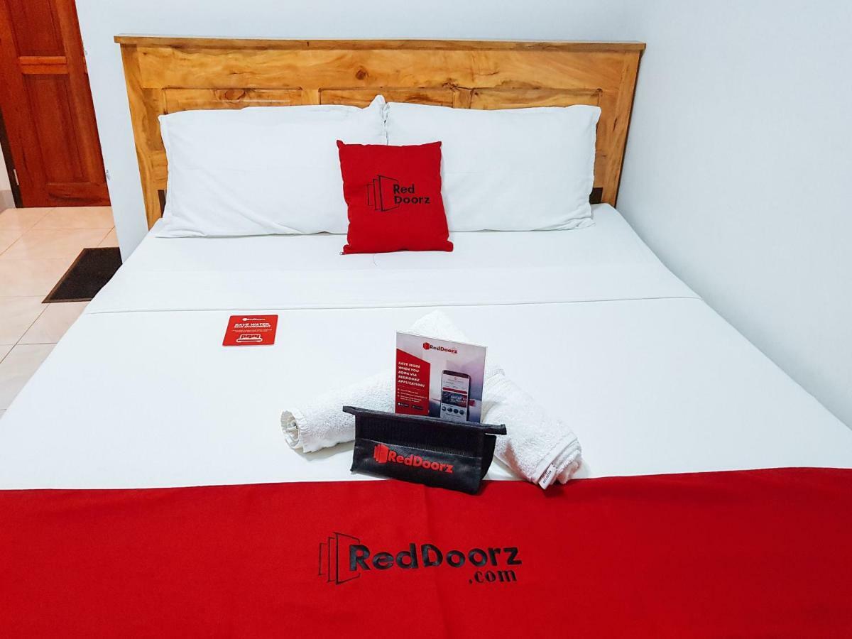 Reddoorz Near Ramiro Community Hospital Totolan Exterior foto